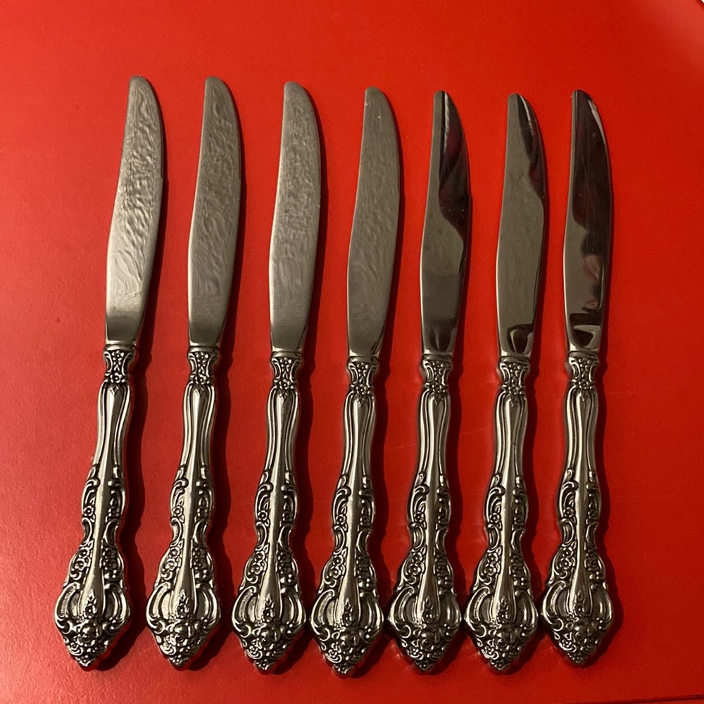 Oneida Michelangelo Dinner Knives set of 7